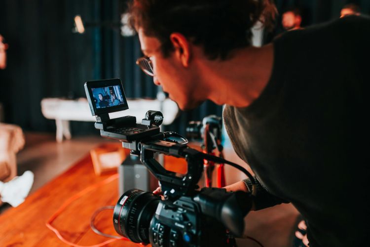 how to become a videographer