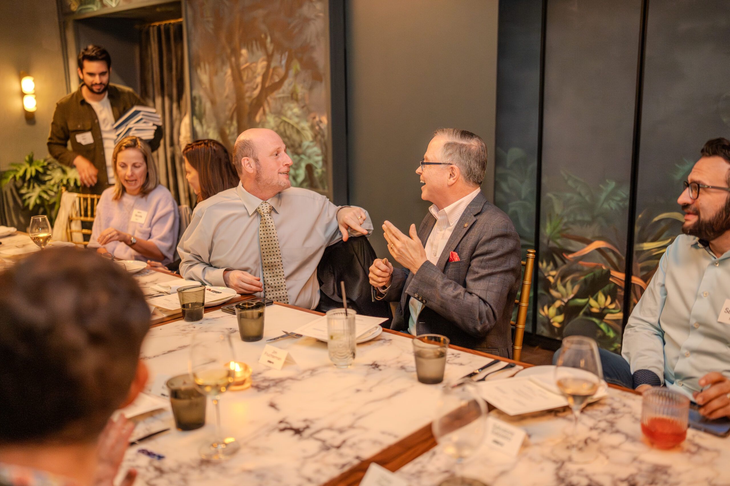 dataro event photography1 scaled c5739270 Corporate event photography capturing guests networking during a Dataro executive dinner in San Francisco.