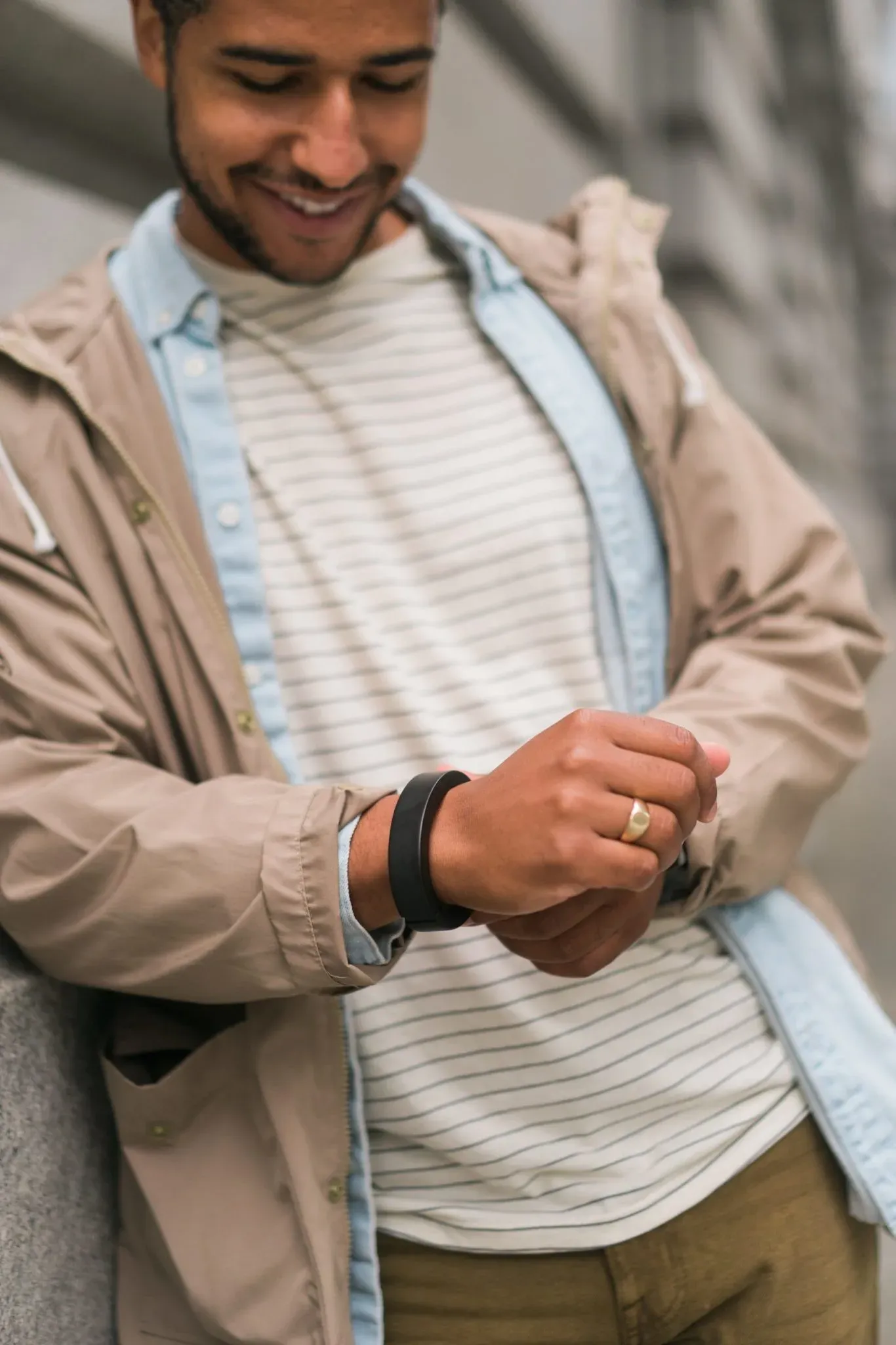 commercial photography knect c8480622 Commercial lifestyle brand photography featuring the Knect smart bracelet in everyday use, photographed by Luma Creative in San Francisco.