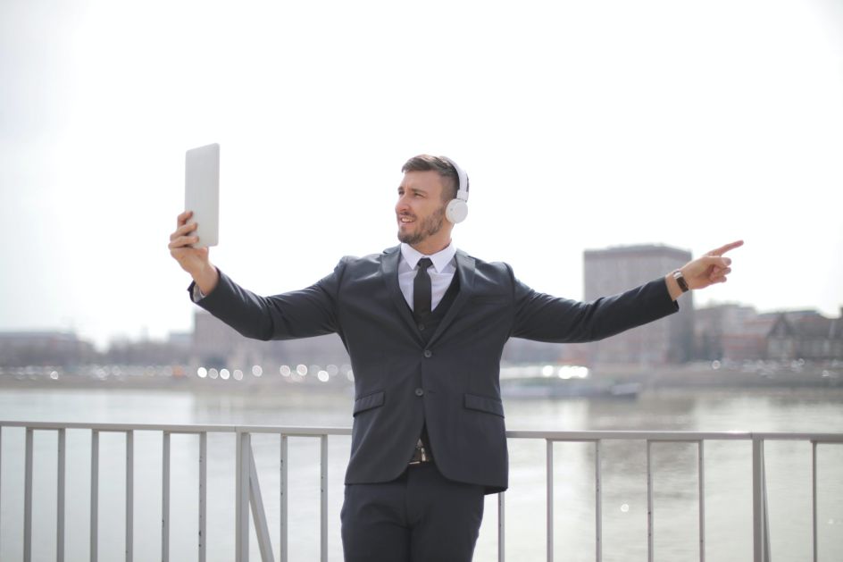 10 tips for corporate video production scaled f6fd786b 10 tips for corporate video production